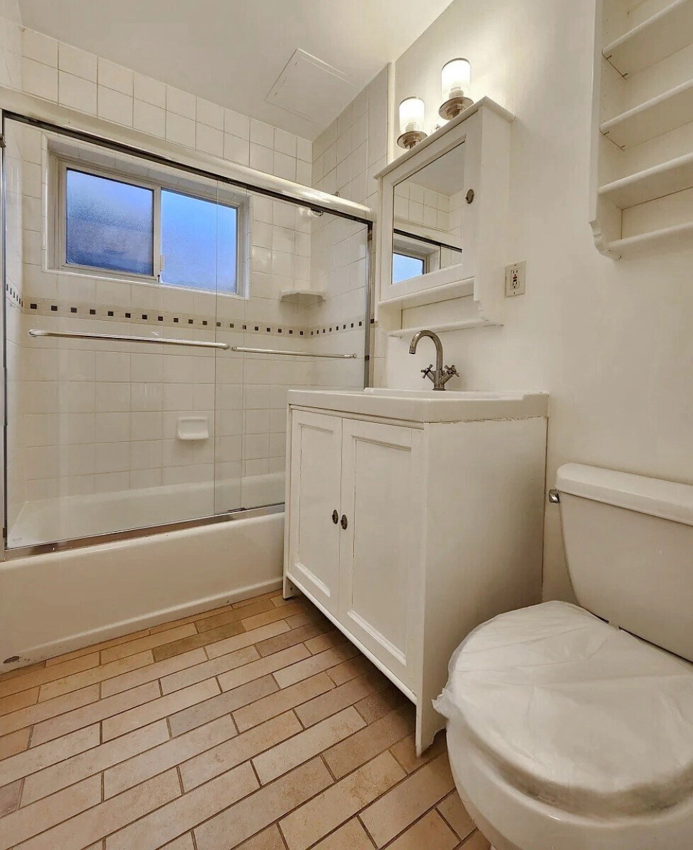 Building Photo - 1940 S Beverly Glen Blvd