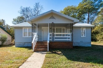 Building Photo - Super Cute Super Clean Priced to move fast!!!