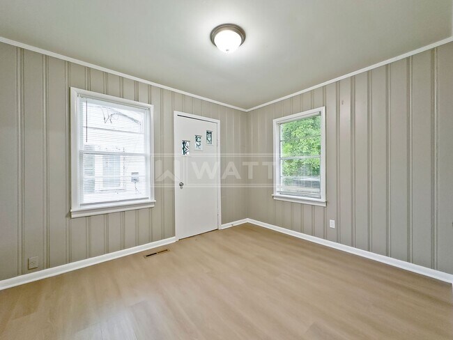 Building Photo - 559 63rd St S