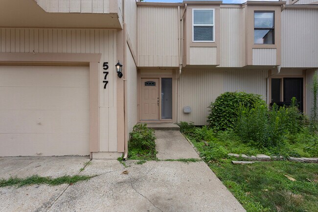 Building Photo - 577 NW Valleybrook Rd