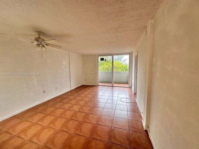 Building Photo - 10000 NW 80th Ct