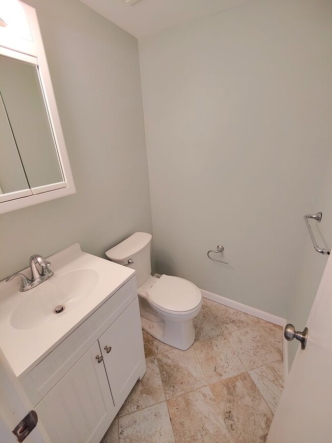 Building Photo - *Recently Updated 2BD/1.5BA Townhouse Available for Rent in West Mifflin*