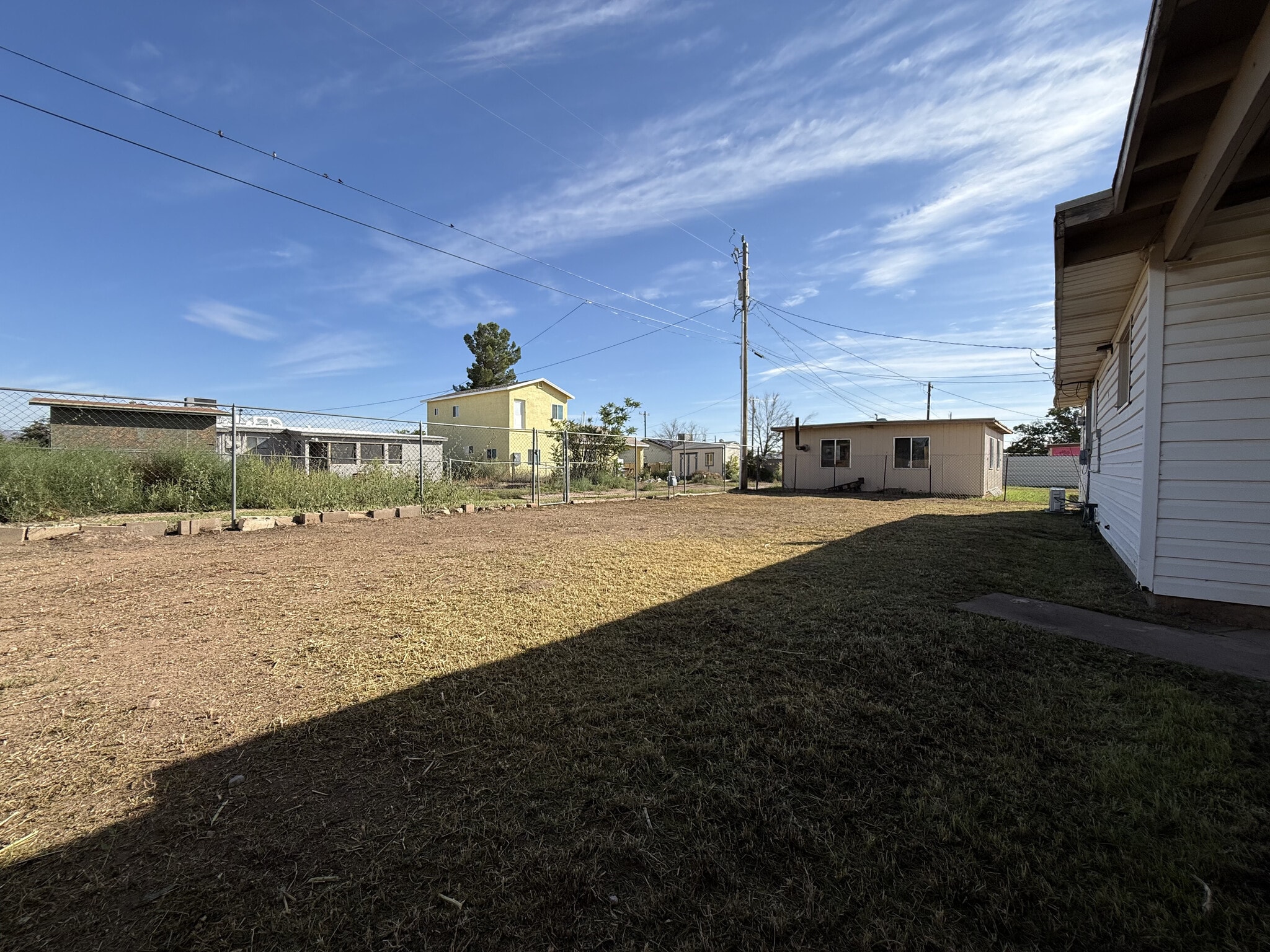 Building Photo - 123 E Apache St