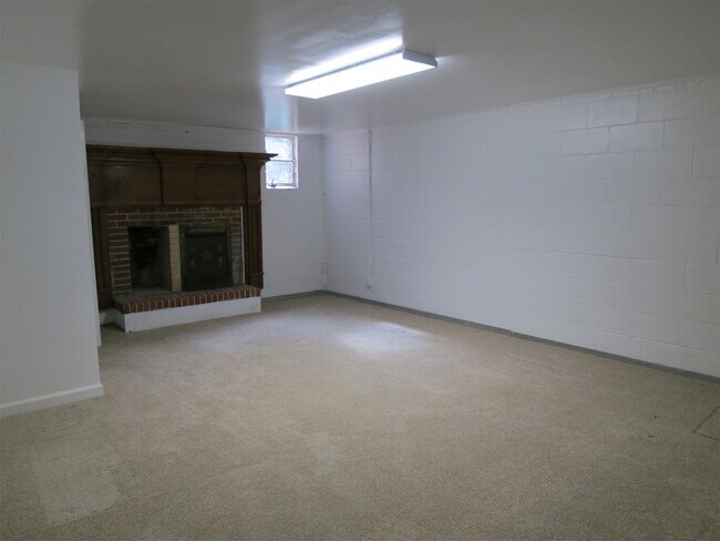 Building Photo - 113 Wedgefield Ave