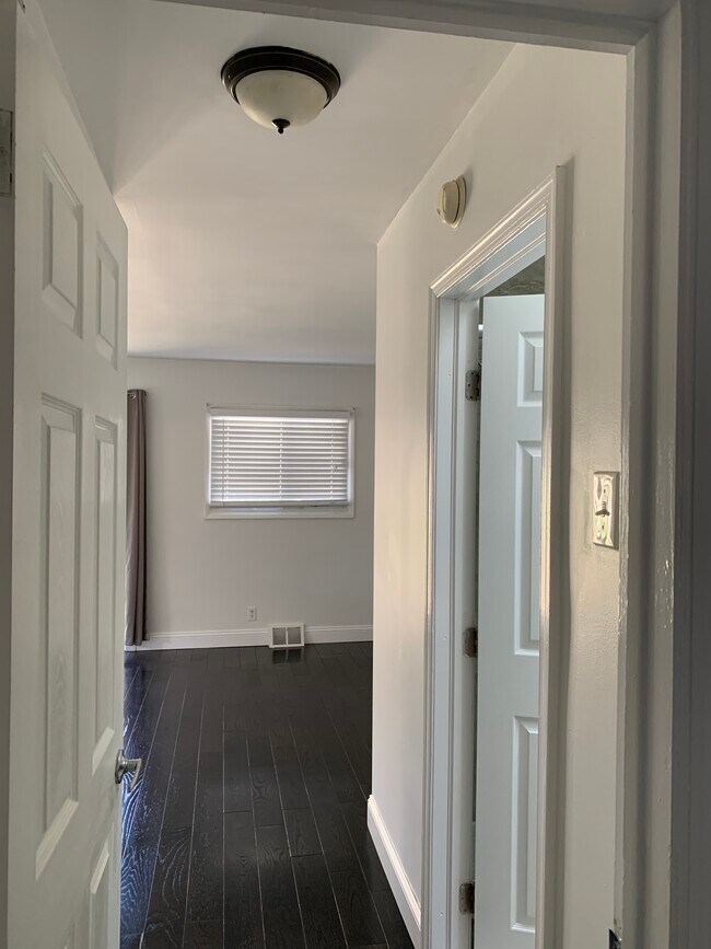 Building Photo - 143 Juniper Rd