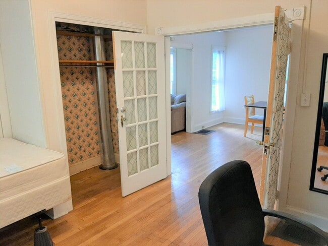 Building Photo - 123 Columbia St