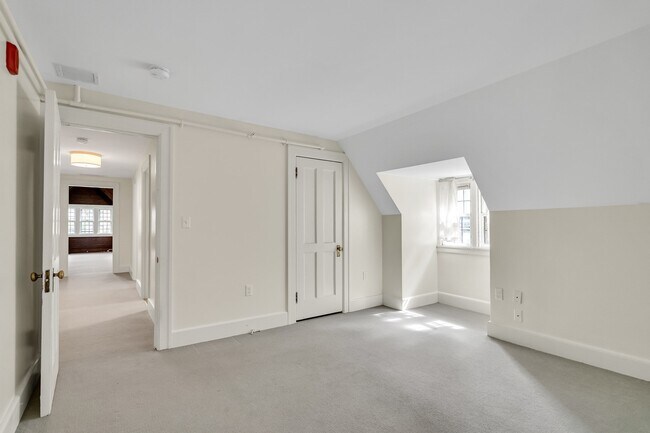 Building Photo - 1789 Beacon St