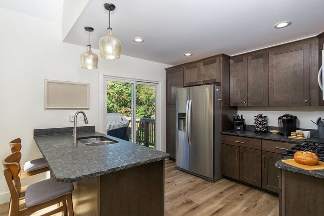Building Photo - Candler Rental!