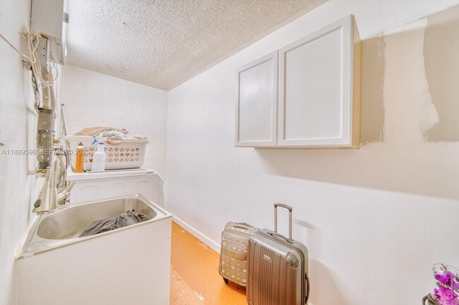 Building Photo - 10000 SW 147th Ct