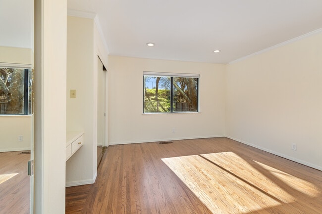 Building Photo - 4 Pimentel Ct