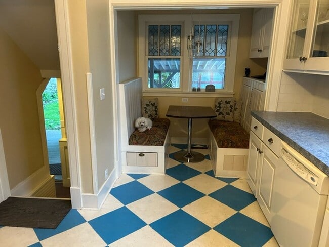 Building Photo - Whitefish 3 Bedroom partially furnished home with garage and private yard