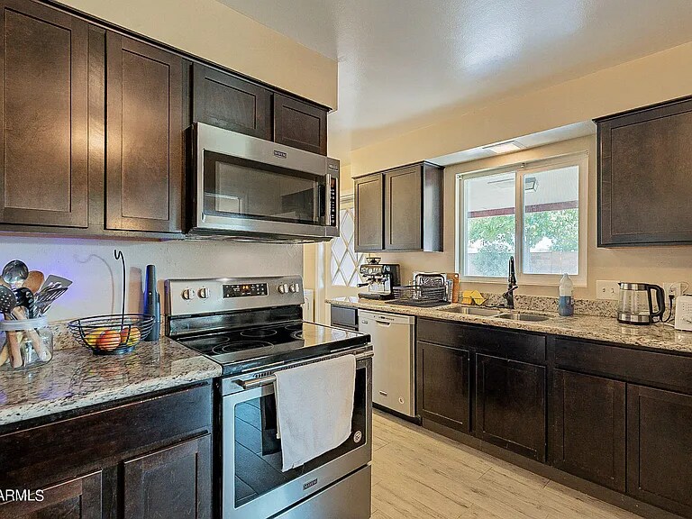 Building Photo - 1835 E Concorda Dr
