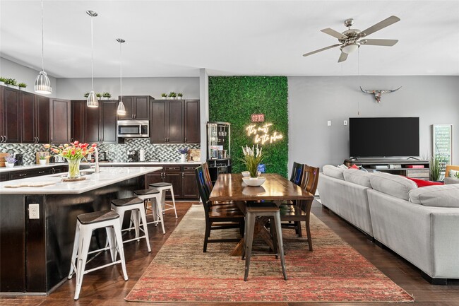 Building Photo - 2104 Webster St