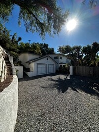 Building Photo - 4 Bedroom, 4 Bath Home w/ 2-Car Garage. Swimming Pool and Large Fenced in Yard. MUST SEE!!!