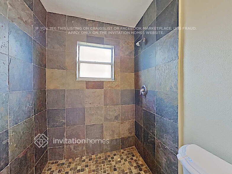 Building Photo - 1545 Reade Cir