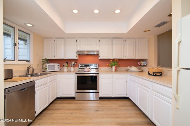 Building Photo - 515 Quail Pointe Ln