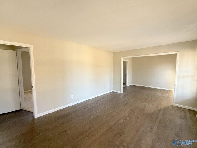 Building Photo - 1729 Laverne Dr NW