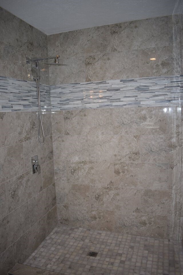 Building Photo - 15807 Mill Hollow Dr