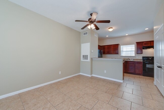 Building Photo - 1 Bed + 1.5 Bath - Spacious Loft