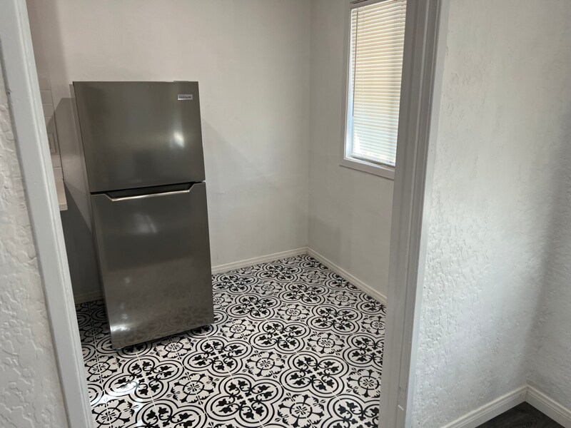 Building Photo - 216 E Valencia Ave