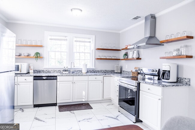 Building Photo - 111 E Screven St