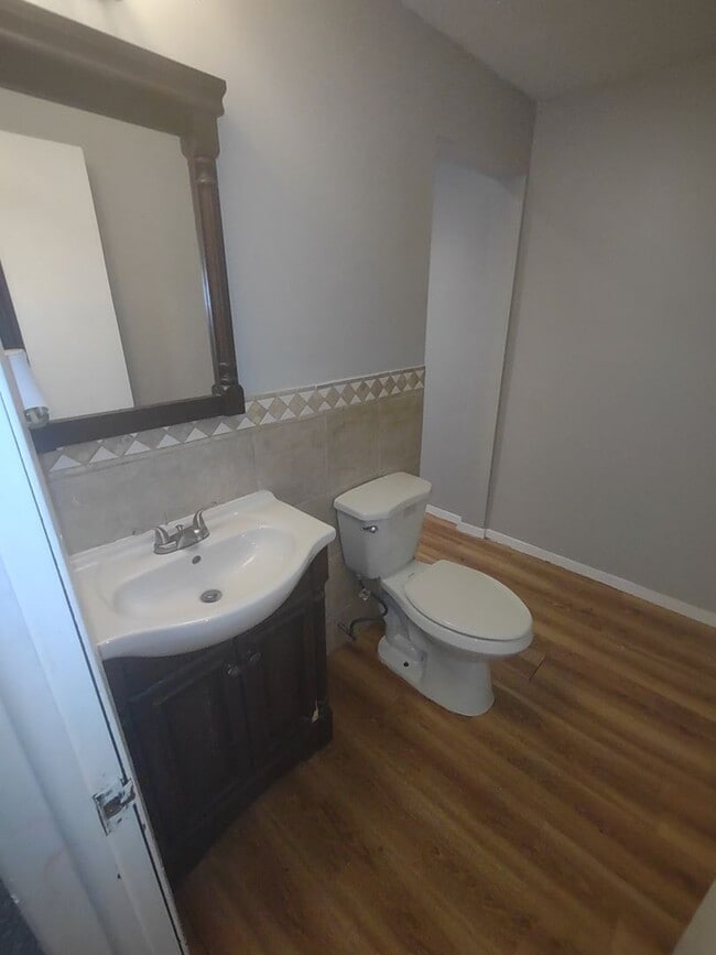 Building Photo - Spacious 4 Bedroom Single Family Home - No...