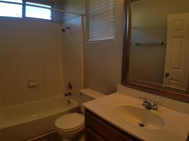 Building Photo - 2502 Allred Dr