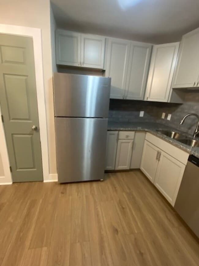 Building Photo - 575 Countrytown Dr