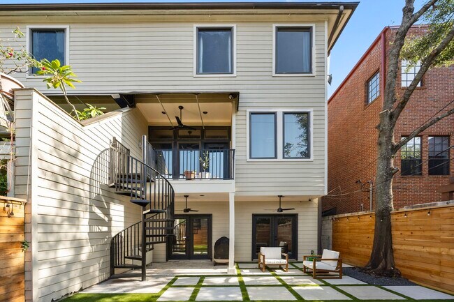 Building Photo - 1312 Crocker St