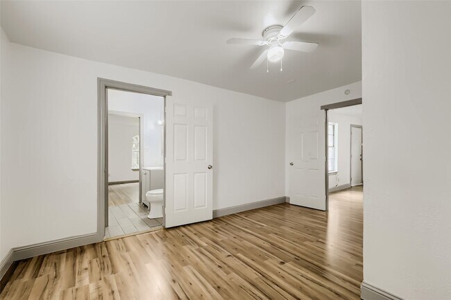 Building Photo - 326 E Holley St