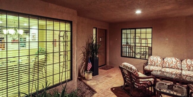 Building Photo - Golf Course Pool Home with 4 Bedrooms!