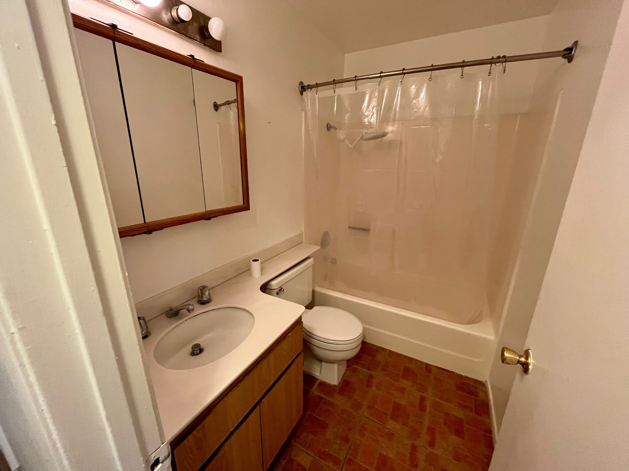 Building Photo - 8 Allenwood Ln