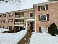 Building Photo - 991 Manor Ln