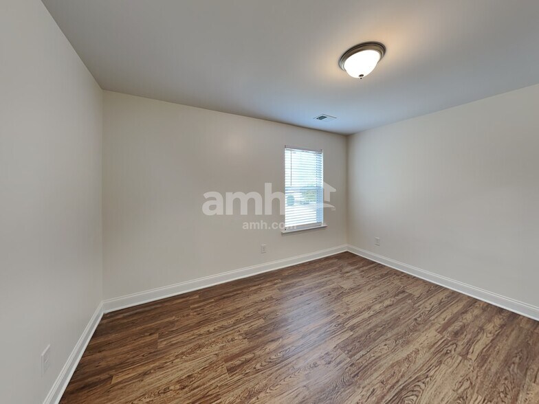 Building Photo - 8138 Willowbank Way