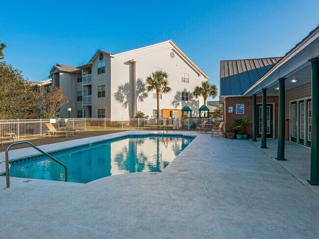 Building Photo - 25% OFF FIRST MONTH'S RENT -- Updated 2 Bedroom First Floor Condo