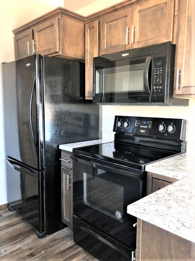 Building Photo - Spacious, Modern East Side Town Home