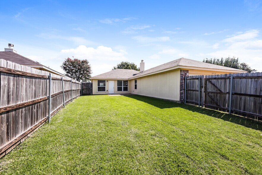 Building Photo - 2717 Bent Brook Dr