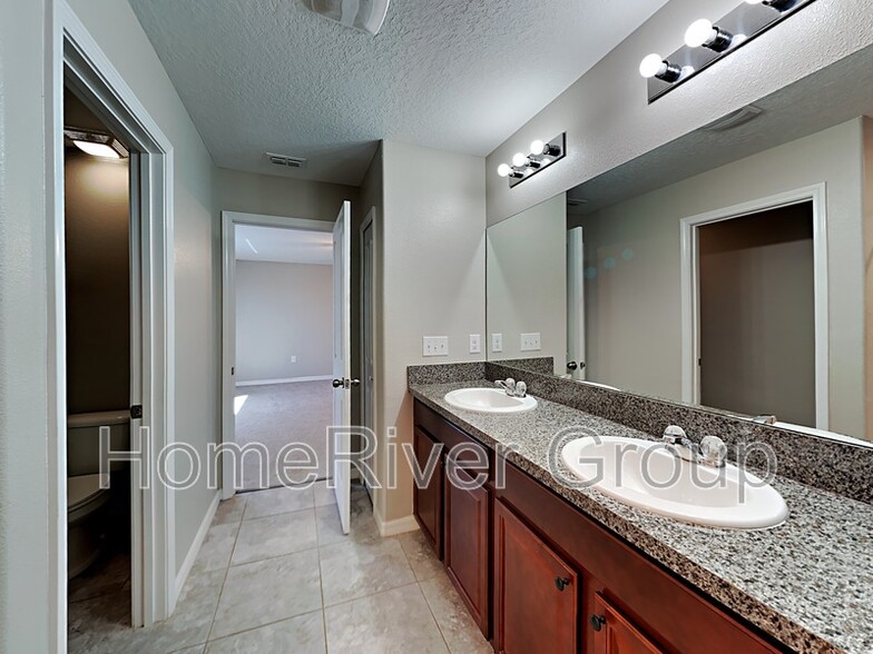 Building Photo - 10007 Crested Fringe Dr