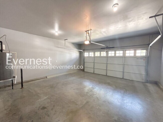Building Photo - Modern Living Awaits in Antioch with Garage/ 3 beds & 2.5 baths / Available now!