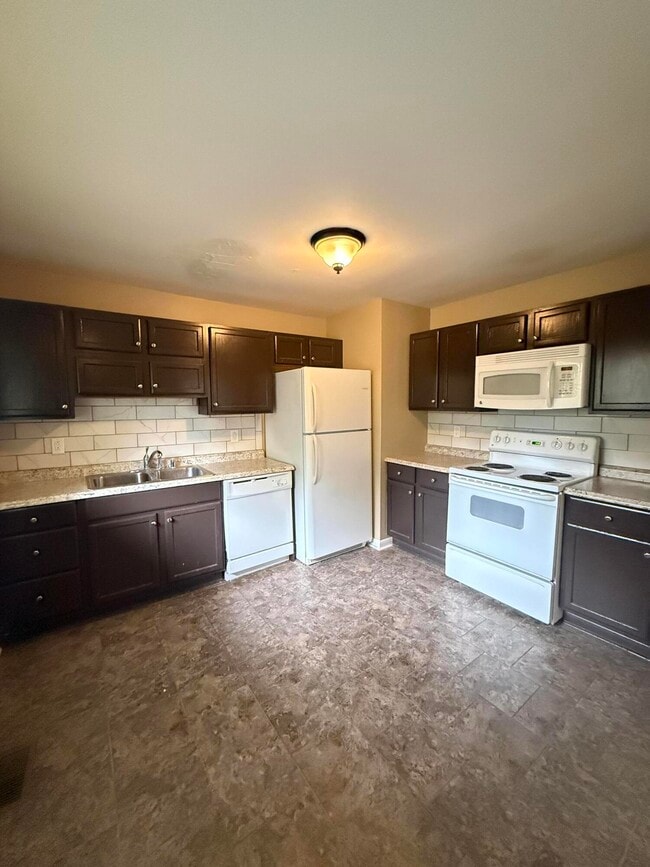 Building Photo - 2017 St Teresa Dr