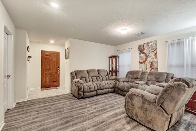 Building Photo - 2542 White Bluff Ln