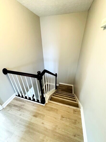 Building Photo - 5551 Robmont Dr