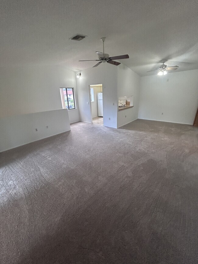 Building Photo - 5785 Gardens Dr
