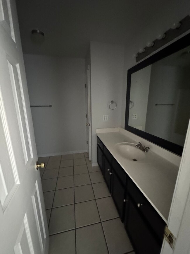 Building Photo - 3/2 In Bay Available now