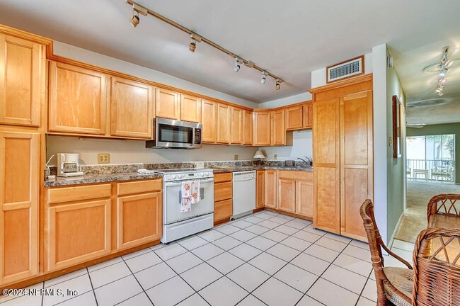 Building Photo - 2321 Costa Verde Blvd