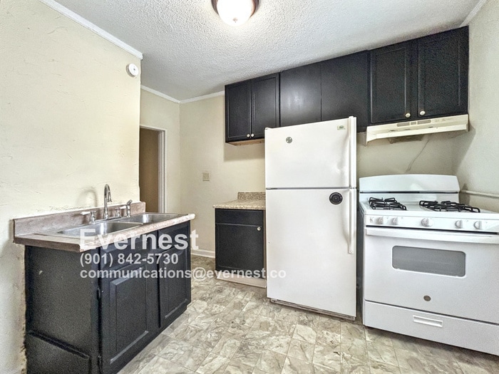 Building Photo - 180 Clark Pl