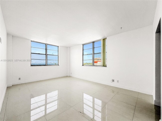 Building Photo - 1455 N Treasure Dr