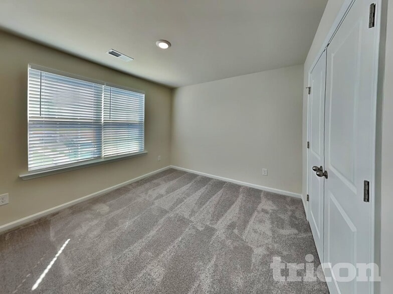 Building Photo - 101 Fennec Dr