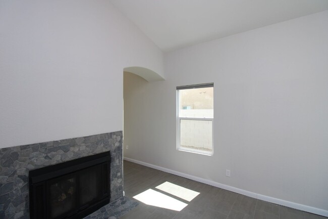 Building Photo - Pecos West 3-Bedroom with Den