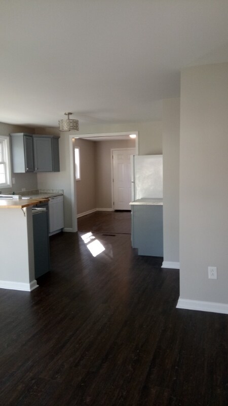 Building Photo - 301 Thompson Rd